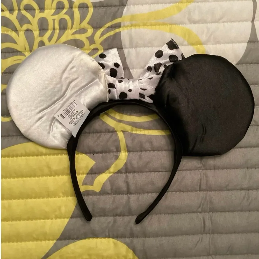 NWOT Disney Cruella De Vil 101 Dalmatians Black White Sequin Ears Headband